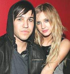 Ashlee Simpson est comprometida.