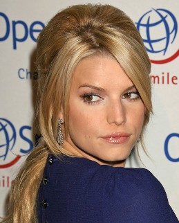 Jessica Simpson habla de sus padecimientos.