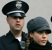 Jessica Alba no soporta a los paparazzis