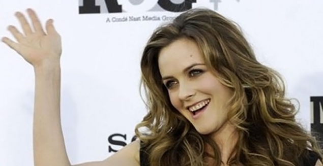 Alicia Silverstone y su peculiar manera de alimentar a su beb