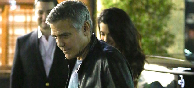Amal consuela a George  Clooney