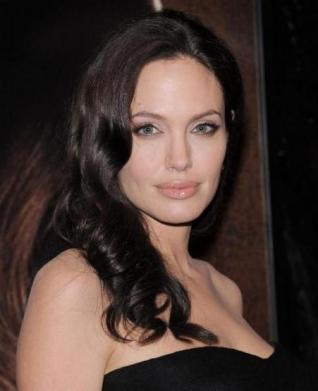 Angelina Jolie adoptara un nio de Hait.