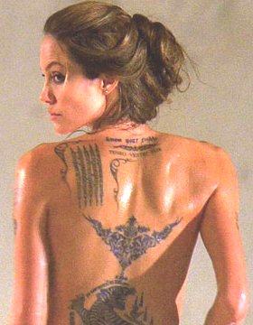 Angelina y sus nuevos tatuajes.