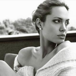 Angelina Jolie escritora.