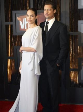 Brad Pitt desmiente los rumores de la crisis con Angelina.
