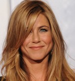 Jennifer Aniston relacionada con un joven.
