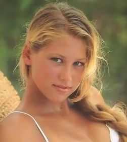 Anna Kournikova habla sobre su relacin con Enrique Iglesias.