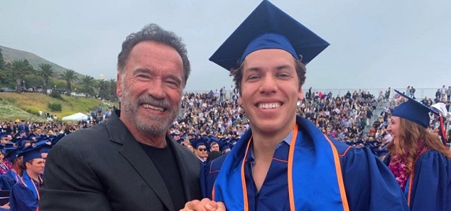 Arnold Schwarzenegger celebra la graduacin de su hijo