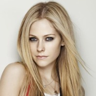Avril Lavigne se gana al pblico oriental.