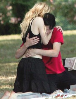 Avril Lavigne y un picnic hot.