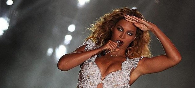 Beyonc sufre un percance en el escenario