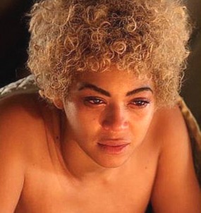 Beyoncé y una figura más curvilínea.