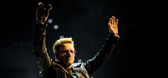 Bono pidi a Hillary Clinton conectarse con el espacio durante un live de U2