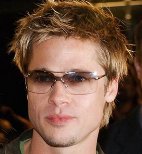 Brad Pitt se afeit la barba.