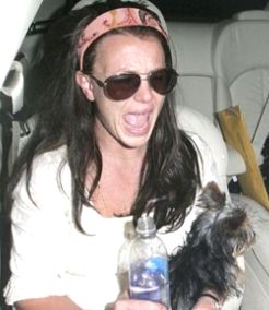 La internacin de Britney ha sido extendida.