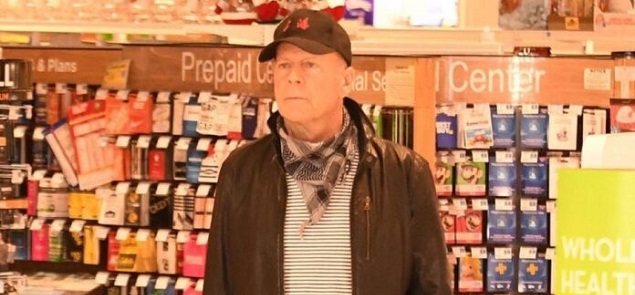 Bruce Willis fue expulsado de una farmacia de Los ngeles por no usar mascarilla...