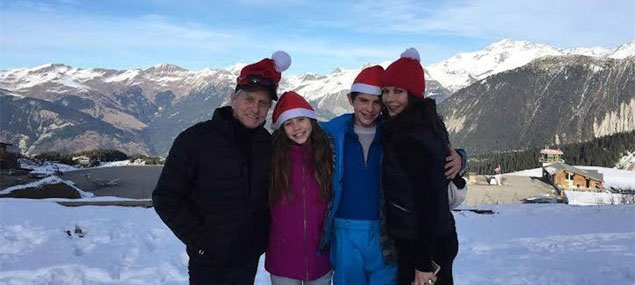 Catherine Zeta-Jones y Michael Douglas, vacaciones en familia en los Alpes