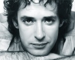 Mejora la salud de Gustavo Cerati.