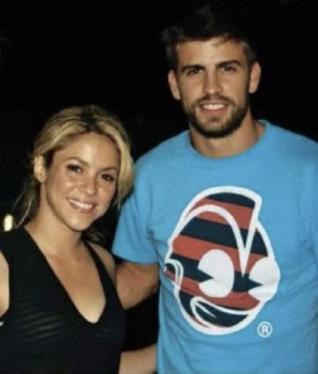 Pique confirma su vnculo con Shakira.