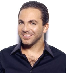 Cristian Castro batalla su divorcio.