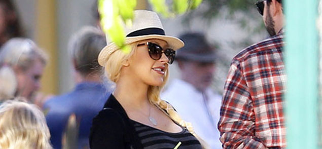 Christina Aguilera aparece luego de convertirse en madre