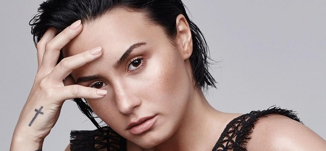 Demi Lovato habla con sus fans