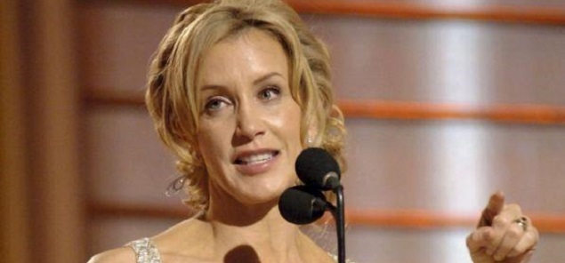 EE.UU, sobornos para facilitar el ingreso en las universidades: muchos VIP involucrados. Felicity Huffman arrestada