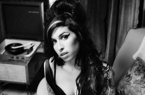 El cambio de look de Amy Winehouse.