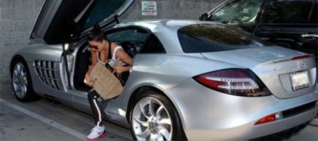 El sper auto de Kim Kardashian