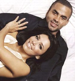 Eva y Tony buscando a la ciguea.