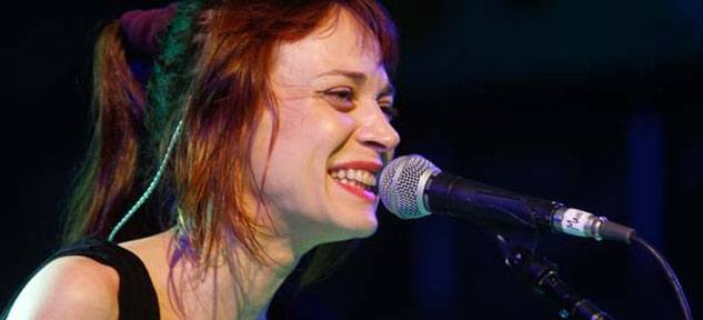 Fiona Apple cancel su gira por su mascota