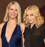 Gwyneth Paltrow intenta alegrar a Madonna.