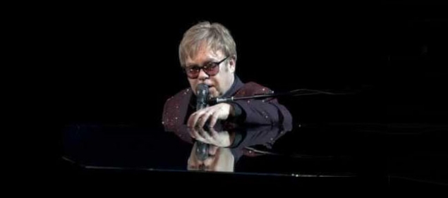 Internaron a Elton John