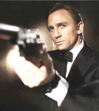 Ni James Bond se salva de los robos.