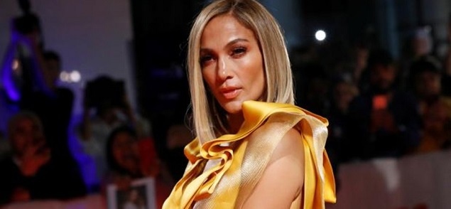 Jennifer López alcanza los 100 millones de seguidores pero la insultan en la alfombra roja