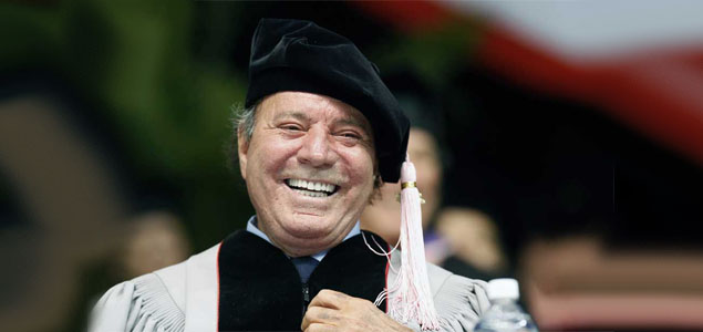 Julio Iglesias, doctor honoris causa