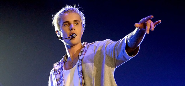 Justin Bieber detiene el concierto y arremete contra los fans