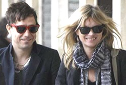 Kate Moss y Jamie Hince en su mejor momento.