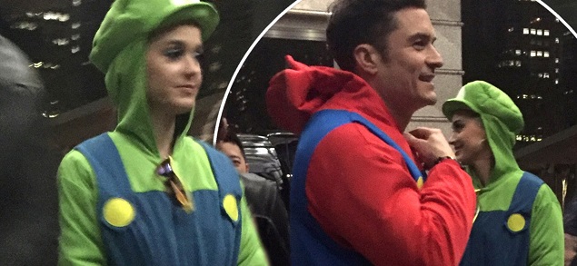 Katy Perry y Orlando Bloom disfrazados de Super Mario y Luigi