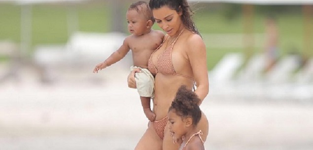 Kim Kardashian de vacaciones con sus hijos. Matrimonio en crisis?