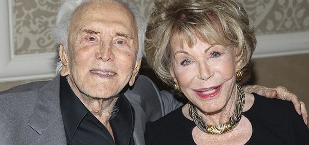 Kirk Douglas celebra sus 100 aos