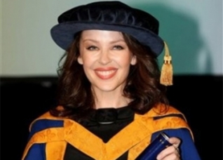 Kylie Minogue es homenajeada por su lucha contra el cncer