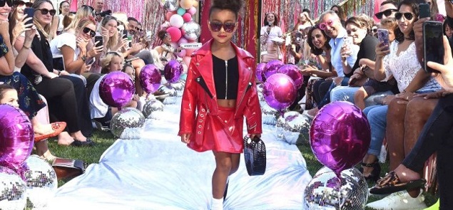 La hija de Kim Kardashian inici oficialmente su carrera como modelo...