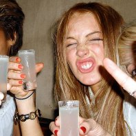 Lindsay Lohan pag 200 mil dlares por unos tragos.
