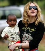 A Madonna le otorgaron la adopcin.