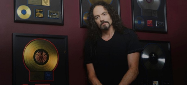 Megadeth, muere durante un concierto el ex baterista Nick Menza