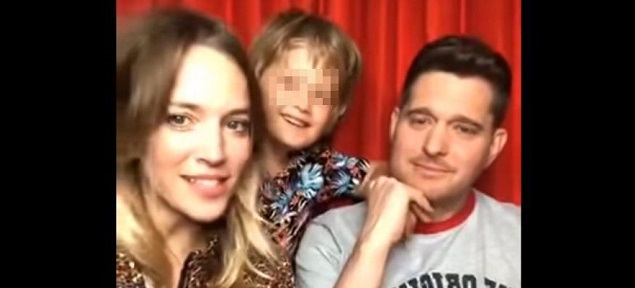 Michael Buble y su esposa en un video con su hijo Noah curado de cncer: Nuestro superhroe
