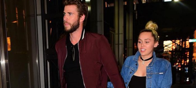 Miley Cyrus y Liam Hemsworth pasean de la mano en Nueva York