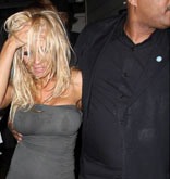 Pamela Anderson y unas copas de ms.