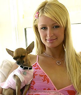 La sper herona Paris Hilton.